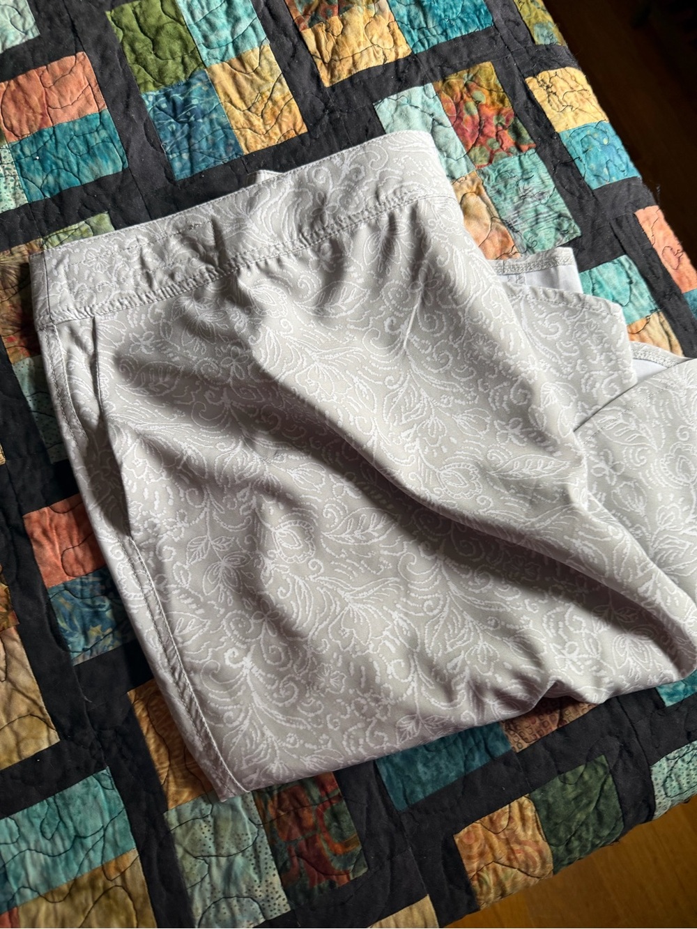 Ripskirt Hawaii Light Gray Paisley Print Skirt